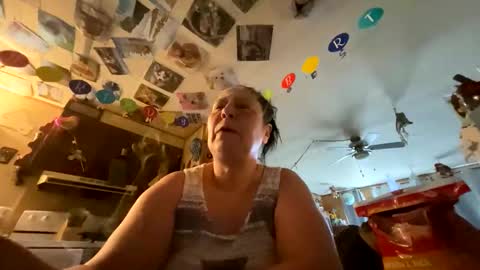 Snapshot of shorty920505 chatting on 06-04-26, 11:33 shorty920505 online show from 06-04-26, 11:33