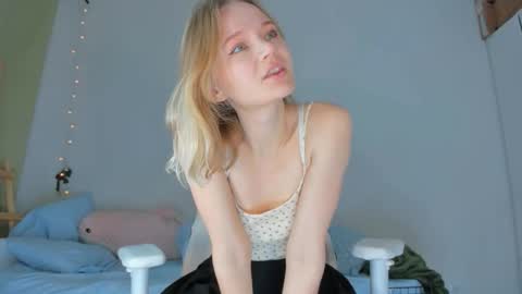 Snapshot of showmejenny chatting on 03-27-26, 03:12 jennywoody online show from 03-27-26, 03:12
