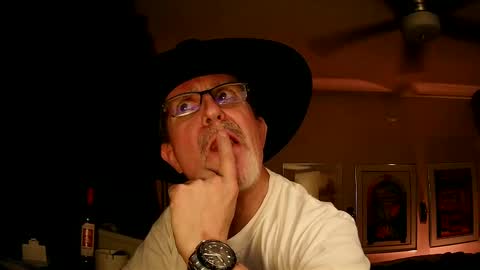 Snapshot of shrewtamer chatting on 09-19-25, 04:03 shrewtamer online show from 09-19-25, 04:03