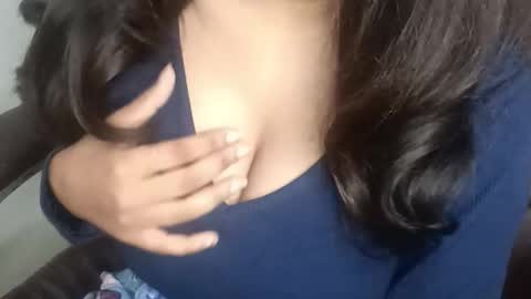 Snapshot of shreya_0 chatting on 12-21-25, 11:45 shreya_0 online show from 12-21-25, 11:45