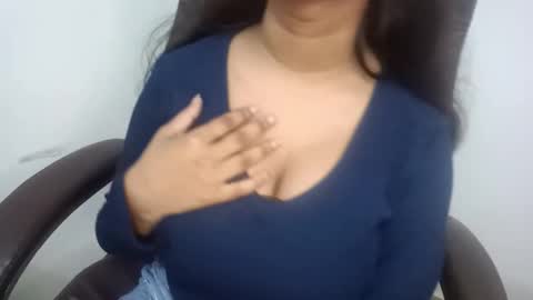 Snapshot of shreya_0 chatting on 12-22-25, 01:30 shreya_0 online show from 12-22-25, 01:30