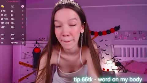 Neila online show from 10-31-25, 02:07