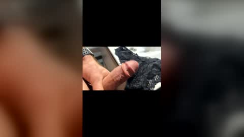 Snapshot of shtirlec86 chatting on 12-22-25, 11:40 Mary and Piter online show from 12-22-25, 11:40