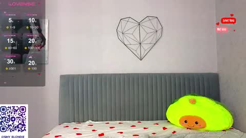 Snapshot of shy_blondiee chatting on 01-16-25, 11:48 Molly online show from 01-16-25, 11:48