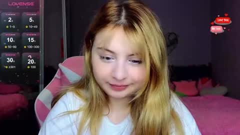 Snapshot of shy_blondiee chatting on 02-08-25, 12:38 Molly online show from 02-08-25, 12:38