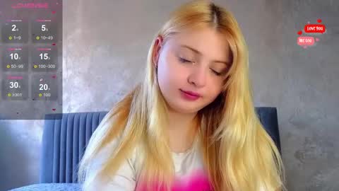Snapshot of shy_blondiee chatting on 03-10-25, 12:15 Molly online show from 03-10-25, 12:15