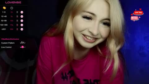 Snapshot of shy_blondiee chatting on 10-04-25, 06:17 Molly online show from 10-04-25, 06:17
