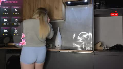 Snapshot of shy_blondiee chatting on 02-03-26, 06:02 Molly online show from 02-03-26, 06:02