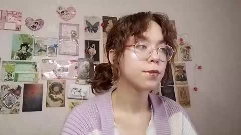 Snapshot of shy_kiss_twinkle_bloop chatting on 09-29-25, 01:16 Milena online show from 09-29-25, 01:16