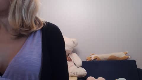 Snapshot of shy_moony chatting on 09-18-25, 04:53 just Alex online show from 09-18-25, 04:53