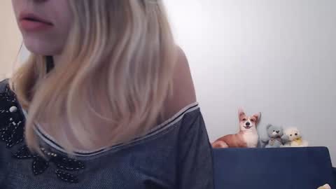 Snapshot of shy_moony chatting on 10-24-25, 04:14 just Alex online show from 10-24-25, 04:14