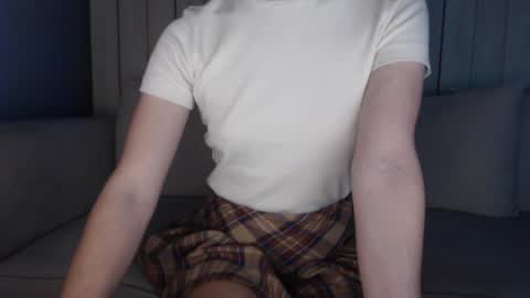 shy_schoolgirl_ online show from 02-07-25, 11:55