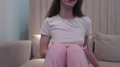 shy_schoolgirl_ online show from 03-04-25, 01:49