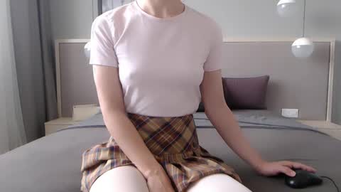 shy_schoolgirl_ online show from 10-06-25, 01:41