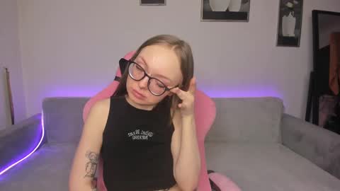 Snapshot of shy_suchka chatting on 02-13-25, 09:27 Melissa online show from 02-13-25, 09:27