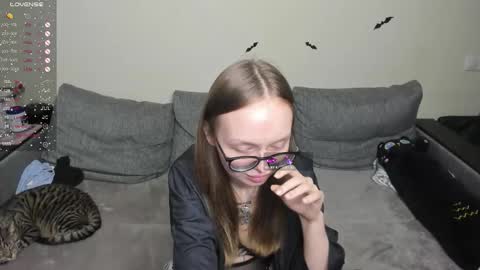 Snapshot of shy_suchka chatting on 11-14-25, 11:35 Melissa online show from 11-14-25, 11:35