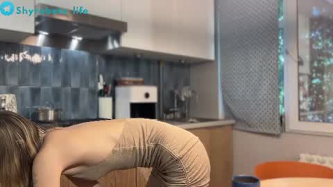 Snapshot of shyrubate chatting on 06-21-26, 07:11 Aurora online show from 06-21-26, 07:11