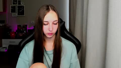 Snapshot of sia0610 chatting on 09-16-25, 02:56 SIA online show from 09-16-25, 02:56