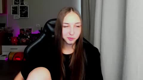 Snapshot of sia0610 chatting on 09-25-25, 02:15 SIA online show from 09-25-25, 02:15