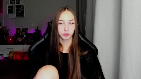 Snapshot of sia0610 chatting on 09-28-25, 02:06 SIA online show from 09-28-25, 02:06