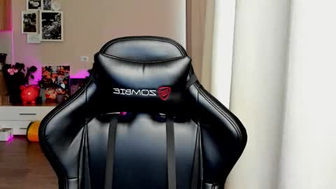 Snapshot of sia0610 chatting on 10-17-25, 02:48 SIA online show from 10-17-25, 02:48