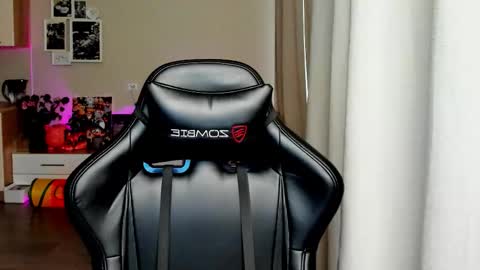 Snapshot of sia0610 chatting on 10-24-25, 02:08 SIA online show from 10-24-25, 02:08