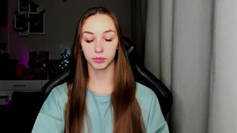 Snapshot of sia0610 chatting on 01-06-26, 02:37 SIA online show from 01-06-26, 02:37