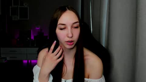 Snapshot of sia0610 chatting on 05-18-26, 04:07 SIA online show from 05-18-26, 04:07