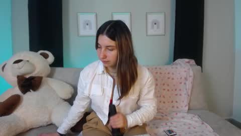 Snapshot of sia_wattson chatting on 12-15-25, 11:09 Sia online show from 12-15-25, 11:09