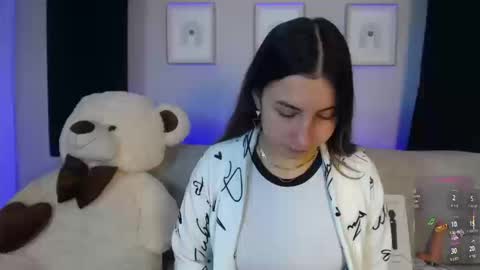 Snapshot of sia_wattson chatting on 03-12-26, 10:38 Sia online show from 03-12-26, 10:38