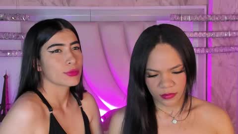 Snapshot of siara_lewis_ chatting on 05-11-26, 10:51 Siara and Zoe tattoo online show from 05-11-26, 10:51