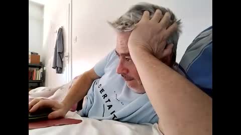 Snapshot of sibemolx chatting on 10-18-25, 01:45 sibemolx online show from 10-18-25, 01:45