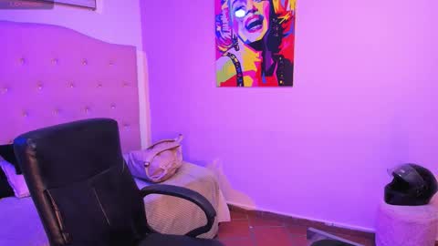 Snapshot of sienna_cavalli chatting on 03-12-26, 12:33 SIENNA online show from 03-12-26, 12:33