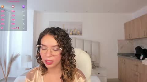 Snapshot of sienna_luxor chatting on 05-24-26, 05:07 siiena online show from 05-24-26, 05:07