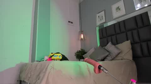 Keira online show from 02-25-26, 12:04