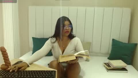 Snapshot of sienna_valexx chatting on 10-01-25, 01:17 Sienna online show from 10-01-25, 01:17