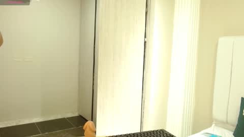 Snapshot of sienna_valexx chatting on 10-11-25, 01:42 Sienna online show from 10-11-25, 01:42