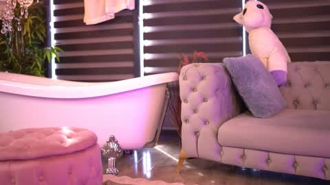 Snapshot of siennajayden chatting on 09-19-25, 07:21 Sienna online show from 09-19-25, 07:21