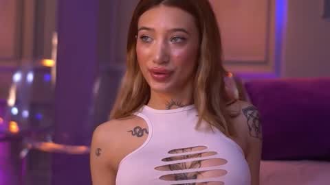 Snapshot of siennajayden chatting on 10-08-25, 05:21 Sienna online show from 10-08-25, 05:21