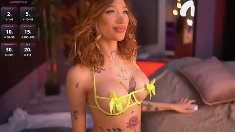 Snapshot of siennajayden chatting on 10-14-25, 05:14 Sienna online show from 10-14-25, 05:14