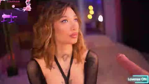 Snapshot of siennajayden chatting on 10-17-25, 05:48 Sienna online show from 10-17-25, 05:48