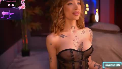 Snapshot of siennajayden chatting on 10-22-25, 05:34 Sienna online show from 10-22-25, 05:34