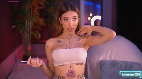 Snapshot of siennajayden chatting on 11-12-25, 06:30 Sienna online show from 11-12-25, 06:30