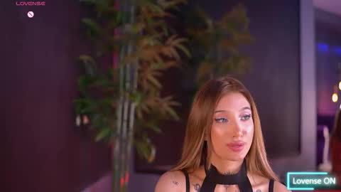 Snapshot of siennajayden chatting on 11-19-25, 06:52 Sienna online show from 11-19-25, 06:52