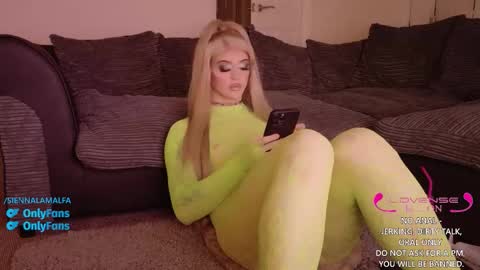 Sienna La Malfa online show from 10-16-25, 01:23