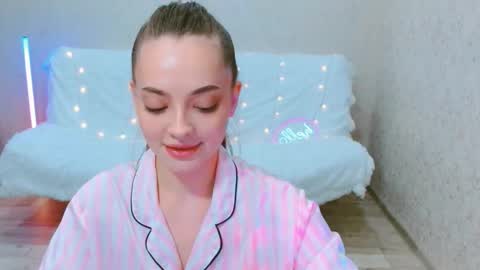 Sienna Mia online show from 05-29-26, 05:00