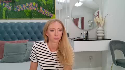 Sienna online show from 09-14-25, 04:11