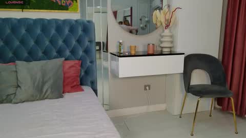 Sienna online show from 02-15-26, 05:15