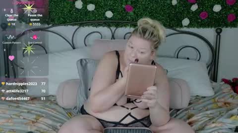 Sienna Luxx online show from 07-20-26, 04:53