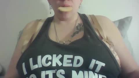 Snapshot of sifgoddess chatting on 12-17-25, 01:22 Lady Sif online show from 12-17-25, 01:22